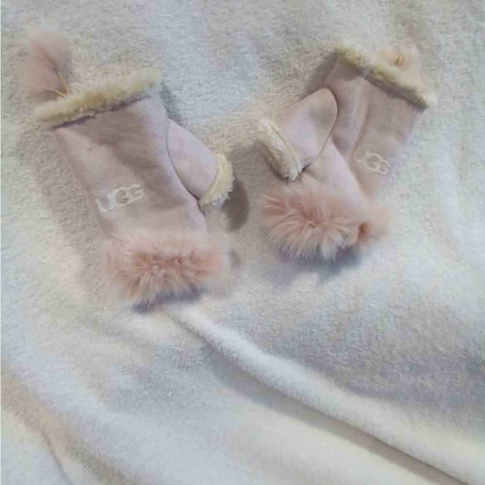 Ugg fingerless gloves with fur